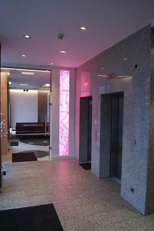 In Hotel Berlin 3*,