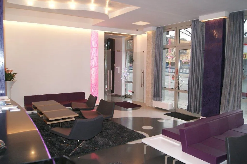 In Hotel Berlin