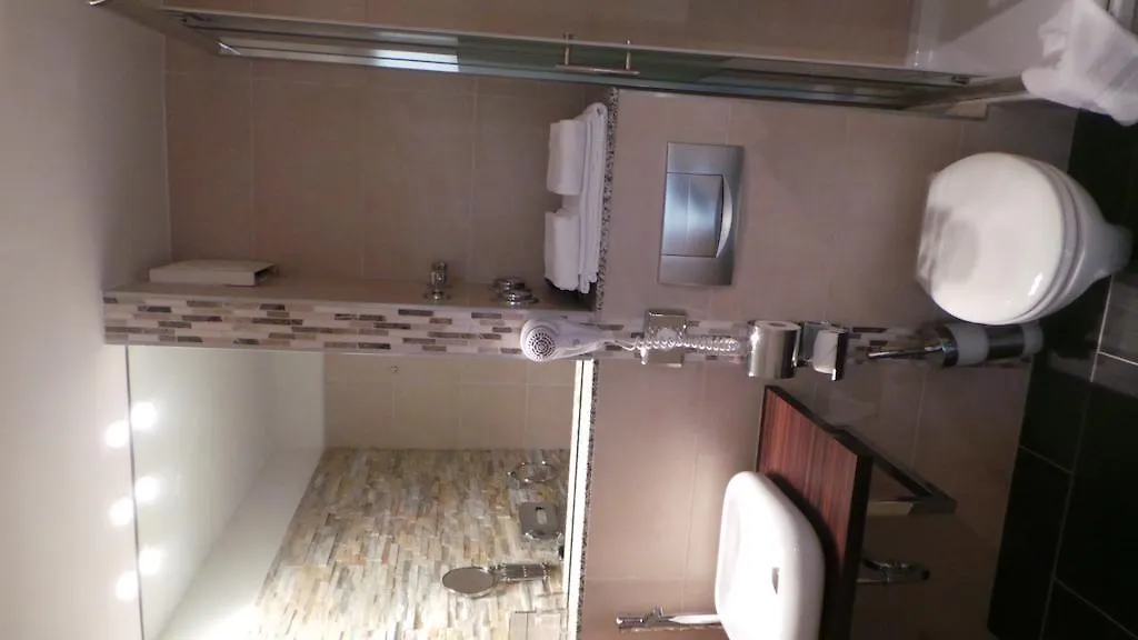 In Hotel Berlin