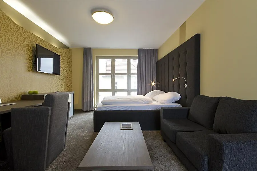 In Hotel Berlin 3*,