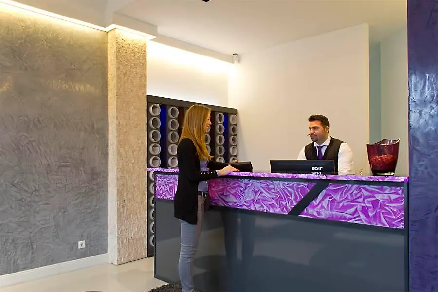 In Hotel Berlin